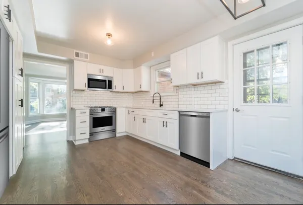 $7,500 | 6601 North Sioux Avenue, Chicago, IL 60646