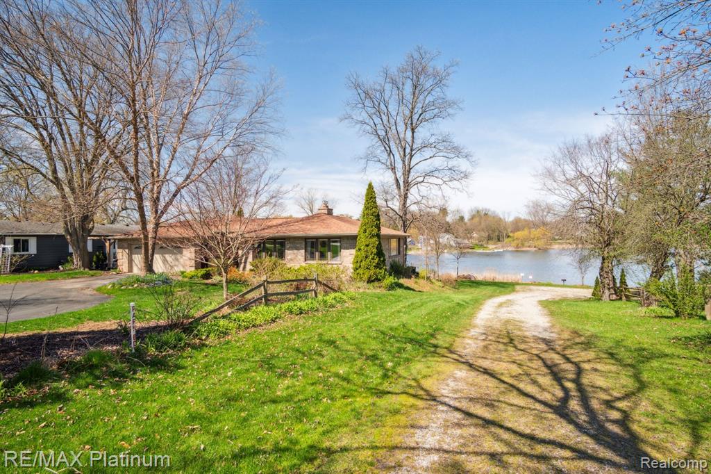 2765 Earl Lake Road Howell, MI 48843 - Photo 4 of 44