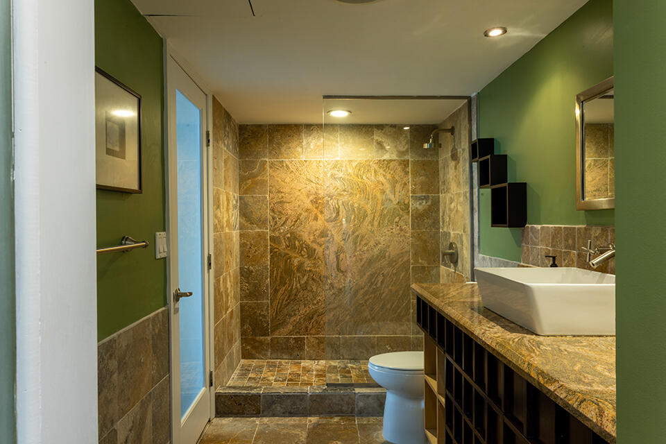 2851 South Ocean Boulevard, Unit 6C Boca Raton, FL 33432 - Photo 16 of 43 Primary Bath