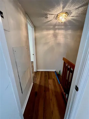 a view of empty room with window