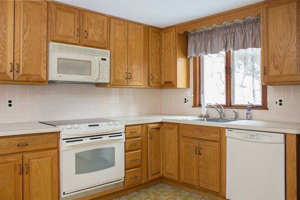 23 Belknap Road Medfield, MA 02052 - Photo 7 of 21 Gallery Image 7