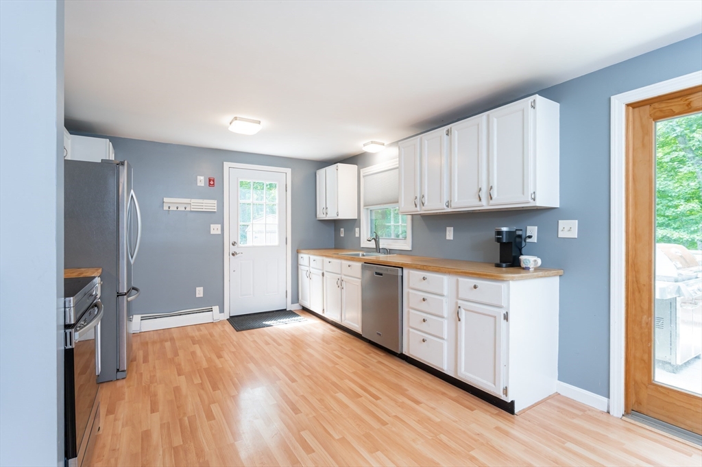 93 Spofford Street Georgetown, MA 01833 - Photo 8 of 42 Gallery Image 8