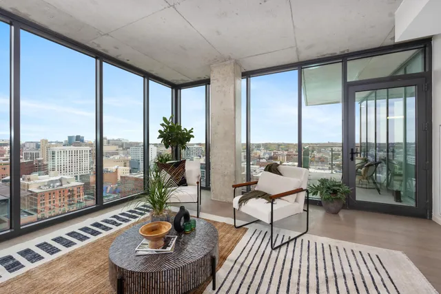 $2,133 | 144 Oakes Street Southwest, Unit 1410, Grand Rapids, MI 49503