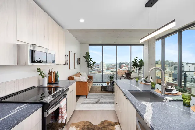 $2,133 | 144 Oakes Street Southwest, Unit 1410, Grand Rapids, MI 49503