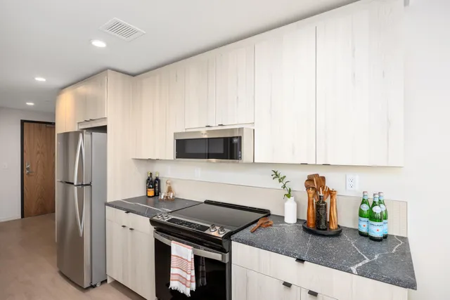 $2,133 | 144 Oakes Street Southwest, Unit 1410, Grand Rapids, MI 49503