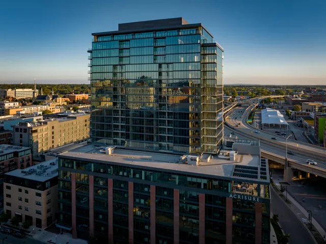 $2,133 | 144 Oakes Street Southwest, Unit 1410, Grand Rapids, MI 49503