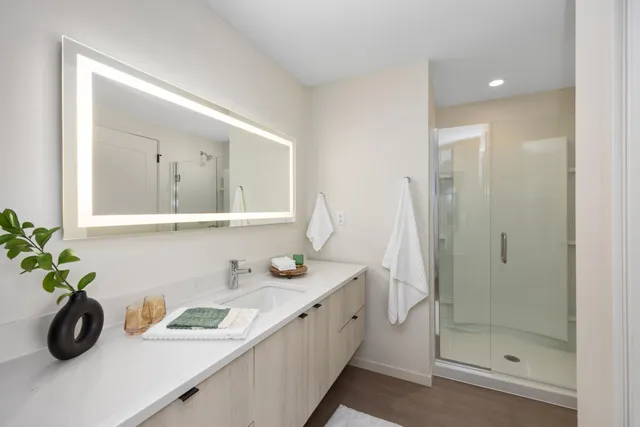 $2,133 | 144 Oakes Street Southwest, Unit 1410, Grand Rapids, MI 49503