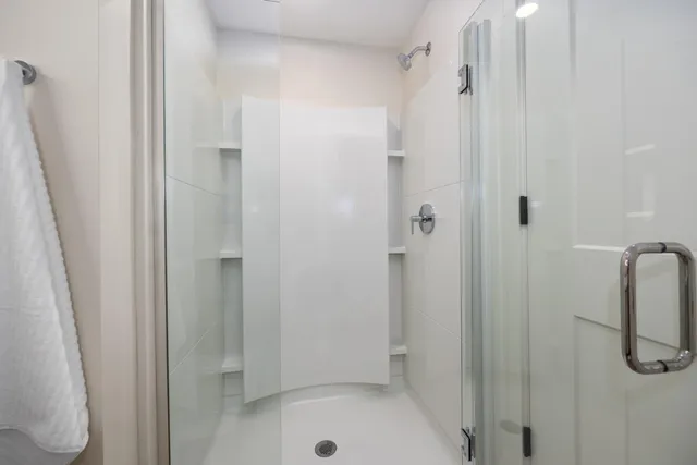 $2,133 | 144 Oakes Street Southwest, Unit 1410, Grand Rapids, MI 49503