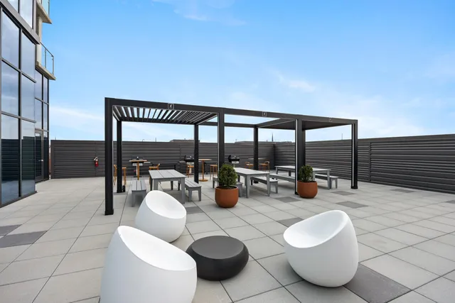 $2,133 | 144 Oakes Street Southwest, Unit 1410, Grand Rapids, MI 49503