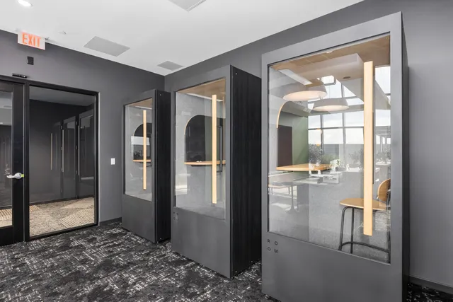 $2,133 | 144 Oakes Street Southwest, Unit 1410, Grand Rapids, MI 49503