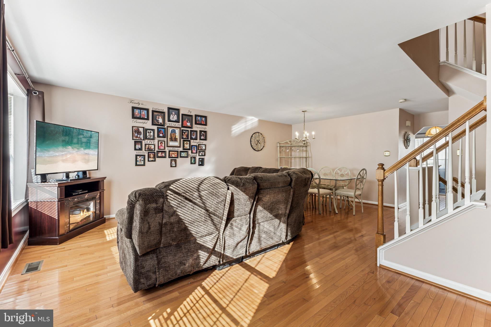 207 Wimbeldon Court, Unit 210 Stafford, VA 22556 - Photo 11 of 38 Living room