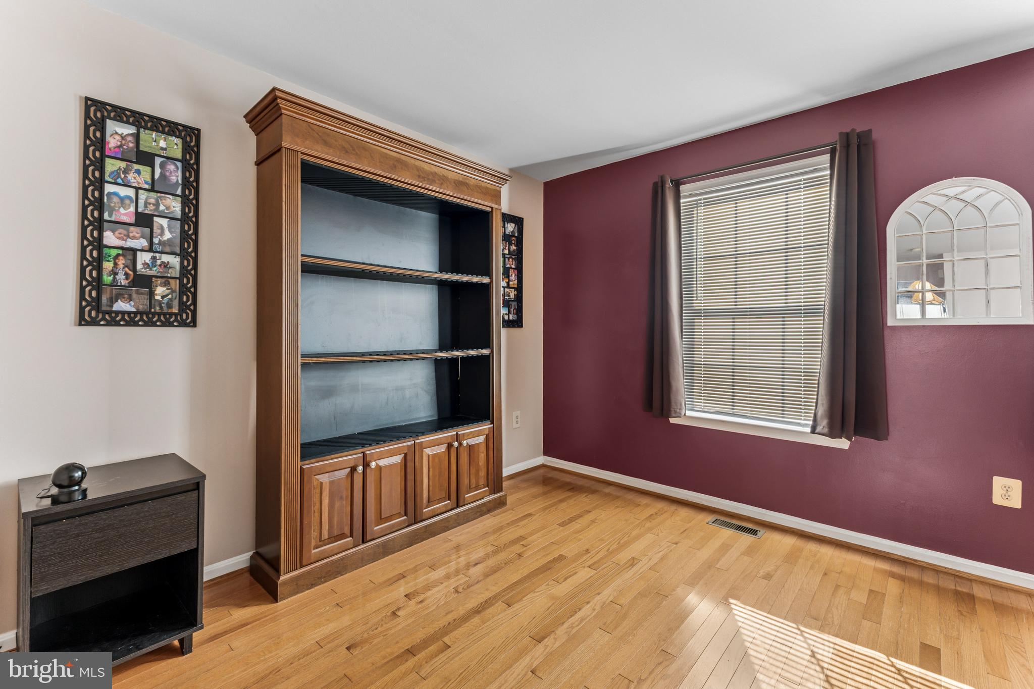 207 Wimbeldon Court, Unit 210 Stafford, VA 22556 - Photo 13 of 38 Living room
