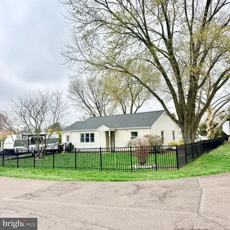 $2,900 | 208 Fern Lane, Oaks, PA 19426