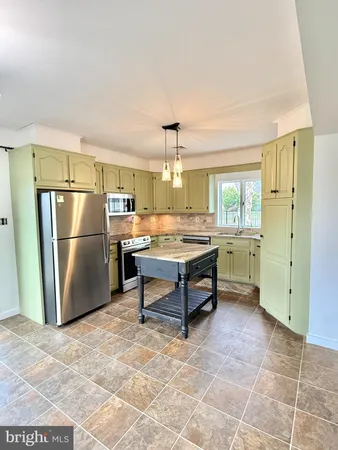 $2,900 | 208 Fern Lane, Oaks, PA 19426