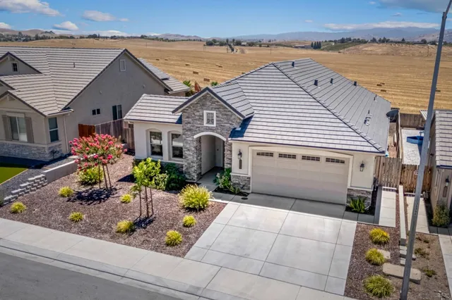 $838,899 | 2011 Sage Drive, Hollister, CA 95023