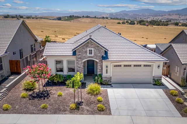 $838,899 | 2011 Sage Drive, Hollister, CA 95023