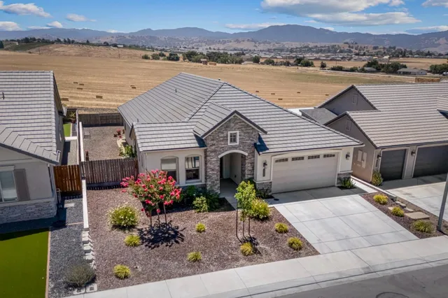 $838,899 | 2011 Sage Drive, Hollister, CA 95023
