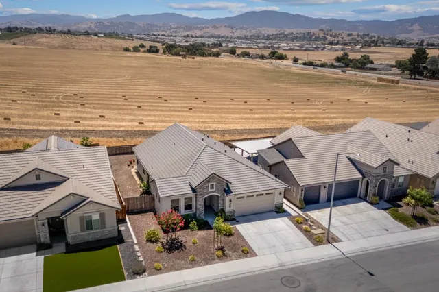 $838,899 | 2011 Sage Drive, Hollister, CA 95023
