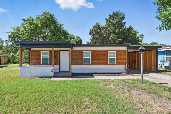 $1,590 | 1205 Hamsted Street, Fort Worth, TX 76115