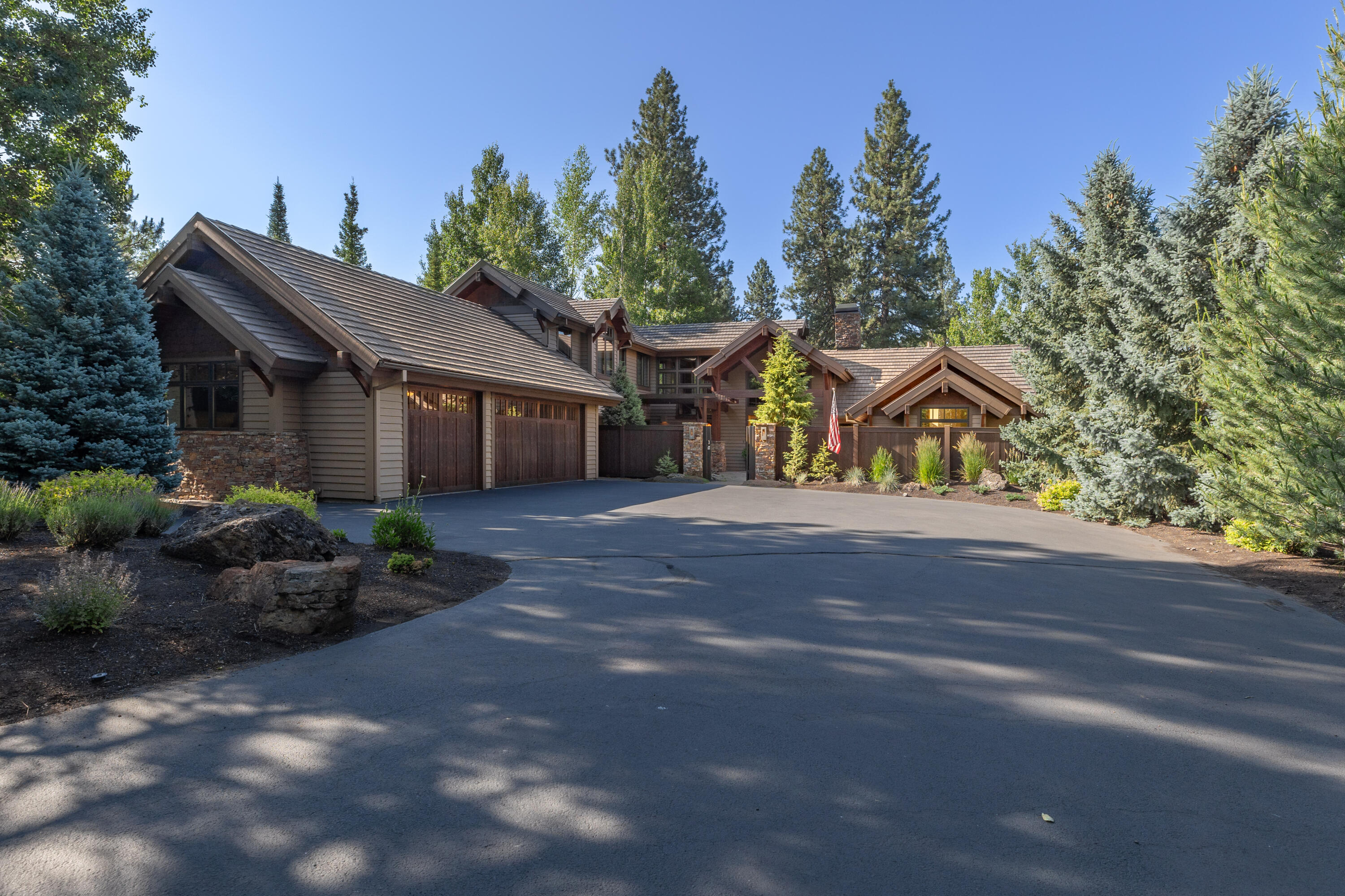 19448 Green Lakes Loop Bend, OR 97702 - Photo 3 of 63 Elegant Presentation