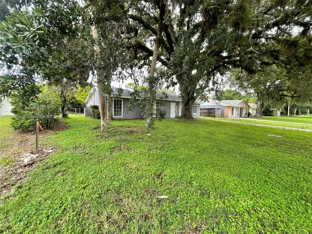 a view of a house with a big yard