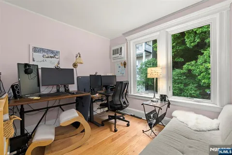 $849,900 | 370 Undercliff Avenue, Edgewater, NJ 07020