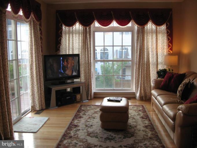 24671 Kings Canyon Square Stone Ridge, VA 20105 - Photo 15 of 23 Family Room