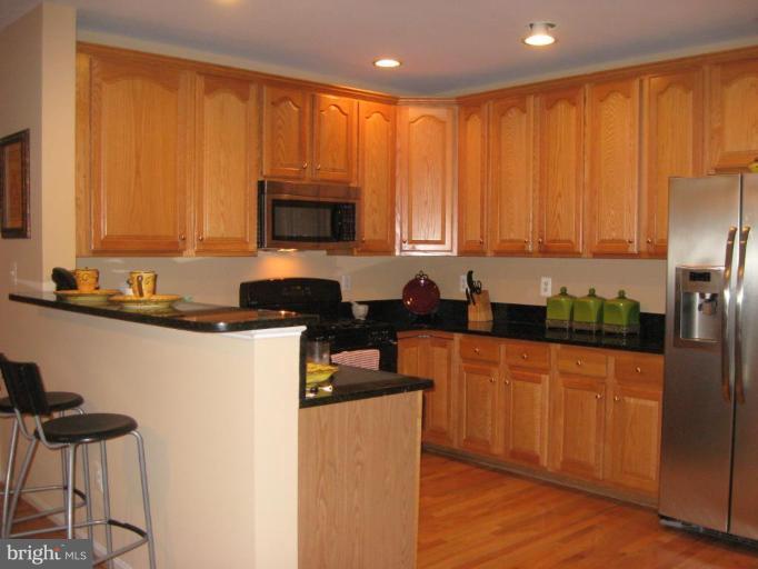24671 Kings Canyon Square Stone Ridge, VA 20105 - Photo 16 of 23 Kitchen