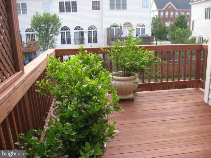 24671 Kings Canyon Square Stone Ridge, VA 20105 - Photo 3 of 23 Deck