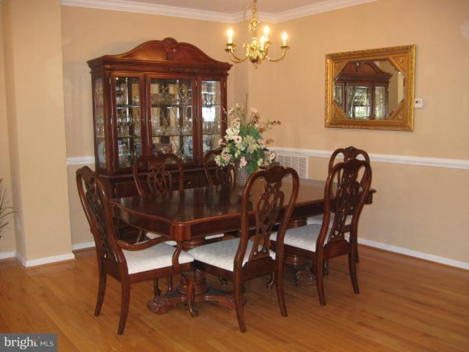 24671 Kings Canyon Square Stone Ridge, VA 20105 - Photo 10 of 23 Dining Room