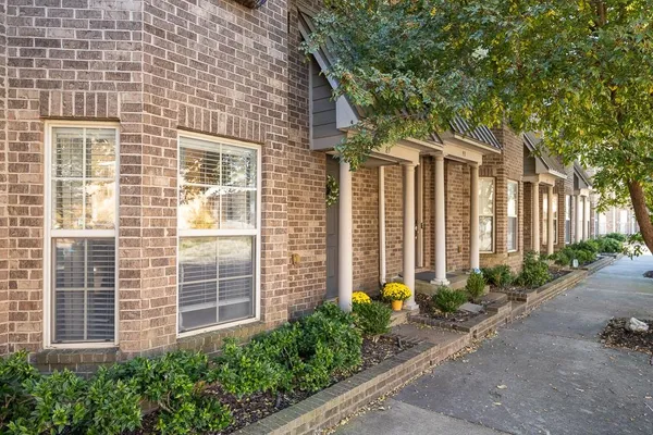 $2,600 | 89 West Carolina Avenue, Memphis, TN 38103
