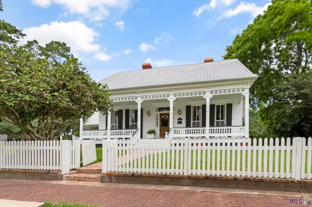 $1,425,000 | 11833 Ferdinand Street, St. Francisville, LA 70775