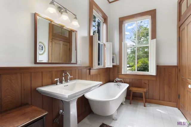 $1,425,000 | 11833 Ferdinand Street, St. Francisville, LA 70775