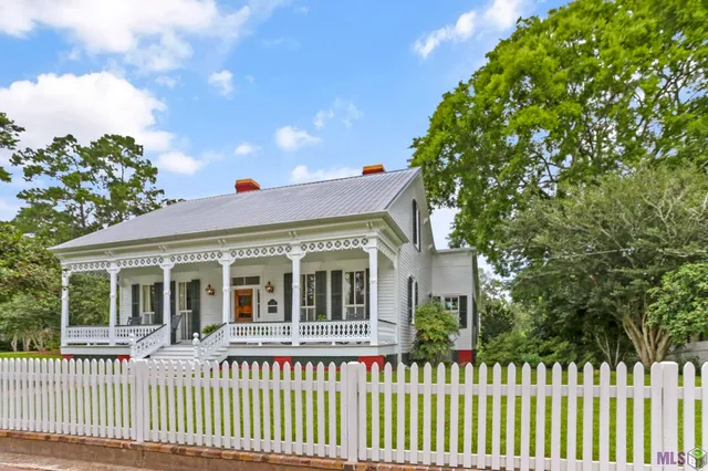 $1,425,000 | 11833 Ferdinand Street, St. Francisville, LA 70775