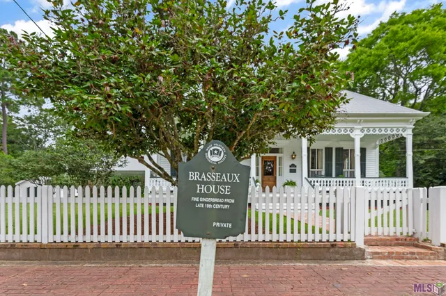 $1,425,000 | 11833 Ferdinand Street, St. Francisville, LA 70775