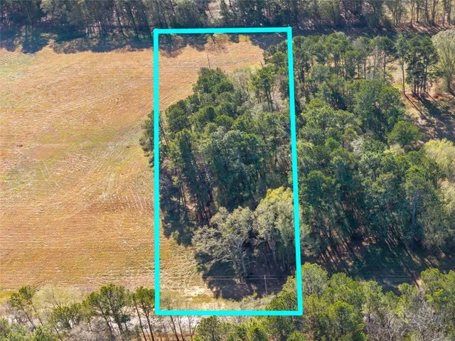 a view of a pathway of a building with a yard