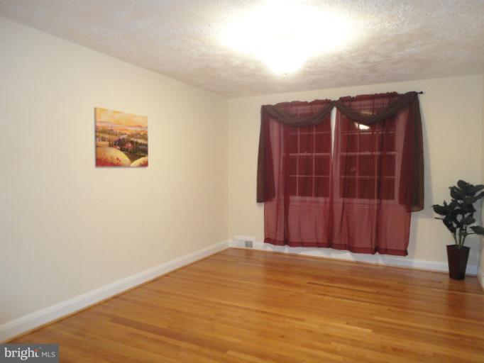4930 Lindsay Road Baltimore, MD 21229 - Photo 8 of 25 an empty room with a door