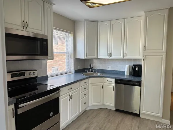 $1,600 | 1087 Terrace Drive, Unit 2F, Richmond Heights, MO 63117