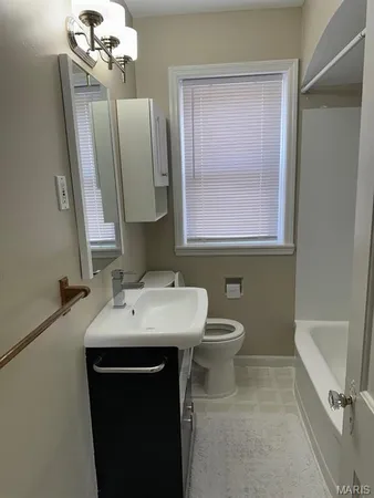 $1,600 | 1087 Terrace Drive, Unit 2F, Richmond Heights, MO 63117