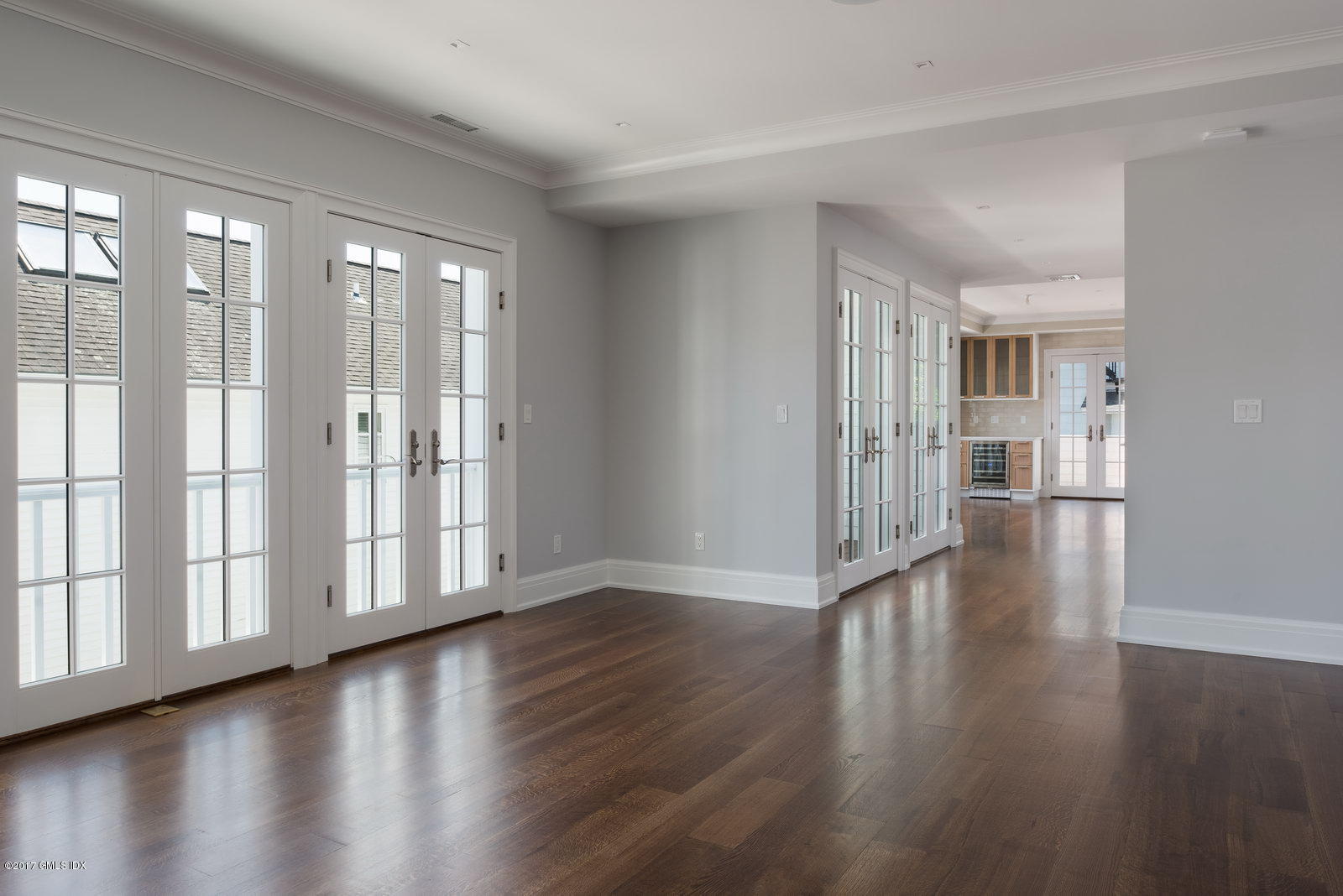 111 Mason Street, Unit 2A Greenwich, CT 06830 - Photo 7 of 18 a view of an empty room with wooden floor and a window
