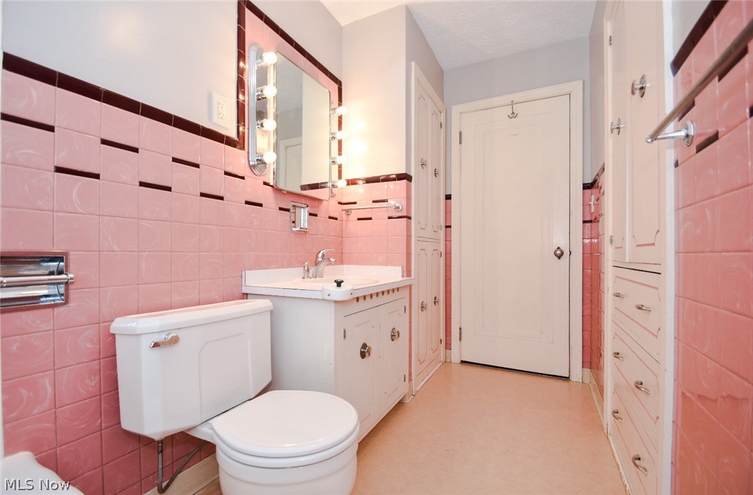 3604 Clark Mill Road Norton, OH 44203 - Photo 12 of 26 First Floor Full Bath