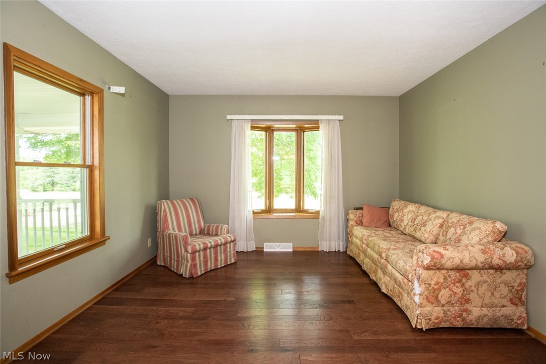 70 Fixler Road Wadsworth, OH 44281 - Photo 9 of 35 Living Room