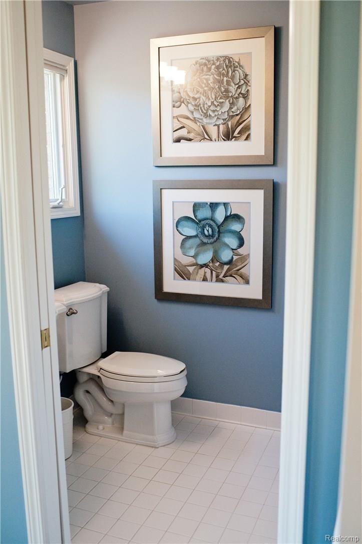 49223 Monte Road New Baltimore, MI 48047 - Photo 6 of 16 Master Bathroom