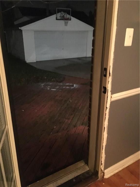 2048 Oxford Road Grosse Pointe Woods, MI 48236 - Photo 31 of 40