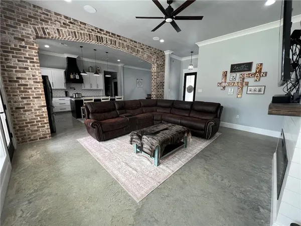 $625,000 | 17045 Burks Avenue, Greenwell Springs, LA 70739