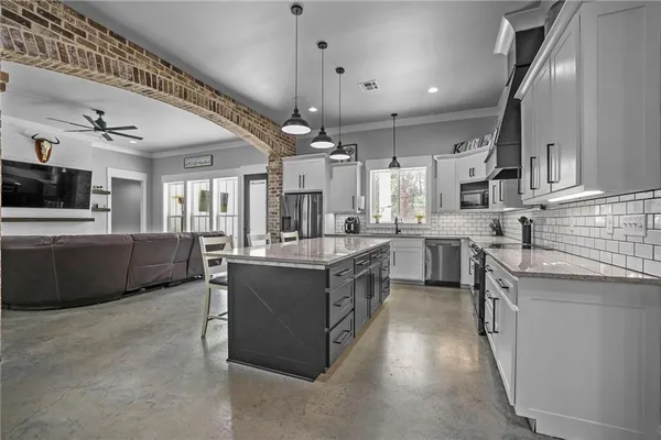 $625,000 | 17045 Burks Avenue, Greenwell Springs, LA 70739