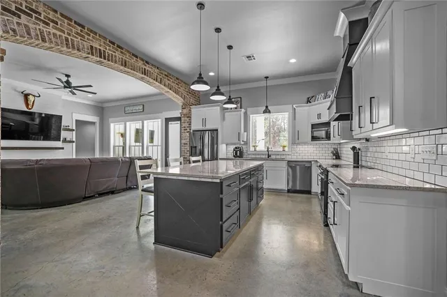 $639,999 | 17045 Burks Avenue, Greenwell Springs, LA 70739