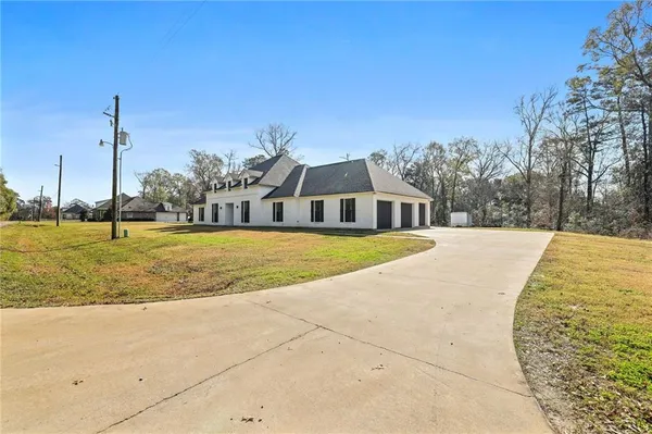 $625,000 | 17045 Burks Avenue, Greenwell Springs, LA 70739