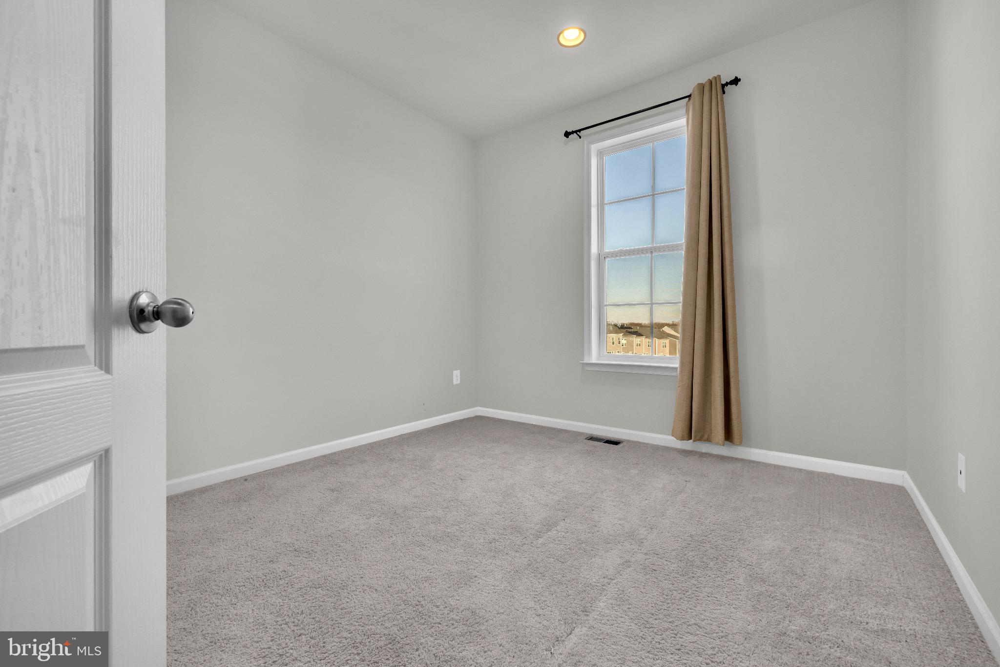 1106 Overlook Loop Laurel, MD 20707 - Photo 36 of 66 Bright and inviting blank canvas room.