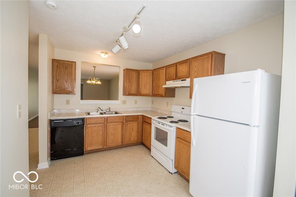 5834 Long Ridge Place Indianapolis, IN 46221 - Photo 4 of 10